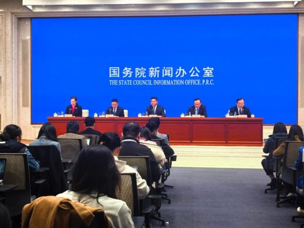 五八策略 上海面向中外展客商推出便利服务：免费接驳车6分钟达虹桥站，全市轨交车站支持境内外银行卡闪付